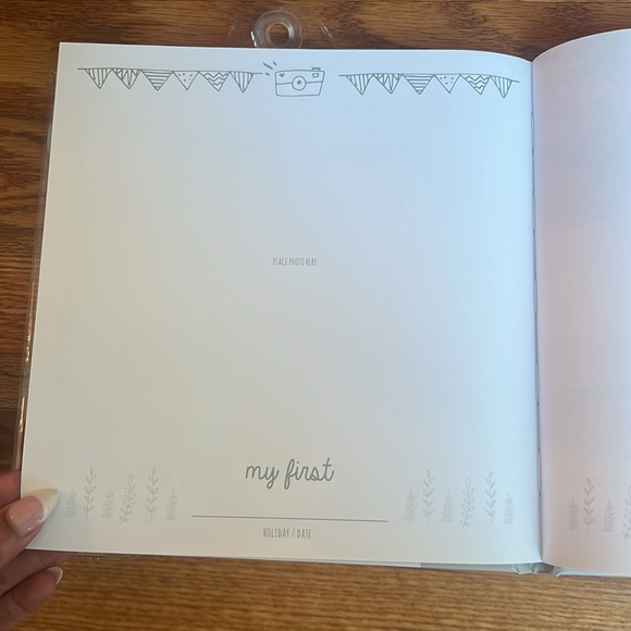 Baby’s First Year Memory Book - Picture 7 of 9